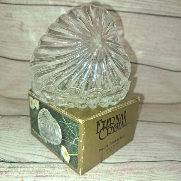 ✨Freebie✨ Eternal Crystal Heart trinket box - Picture 1 of 9